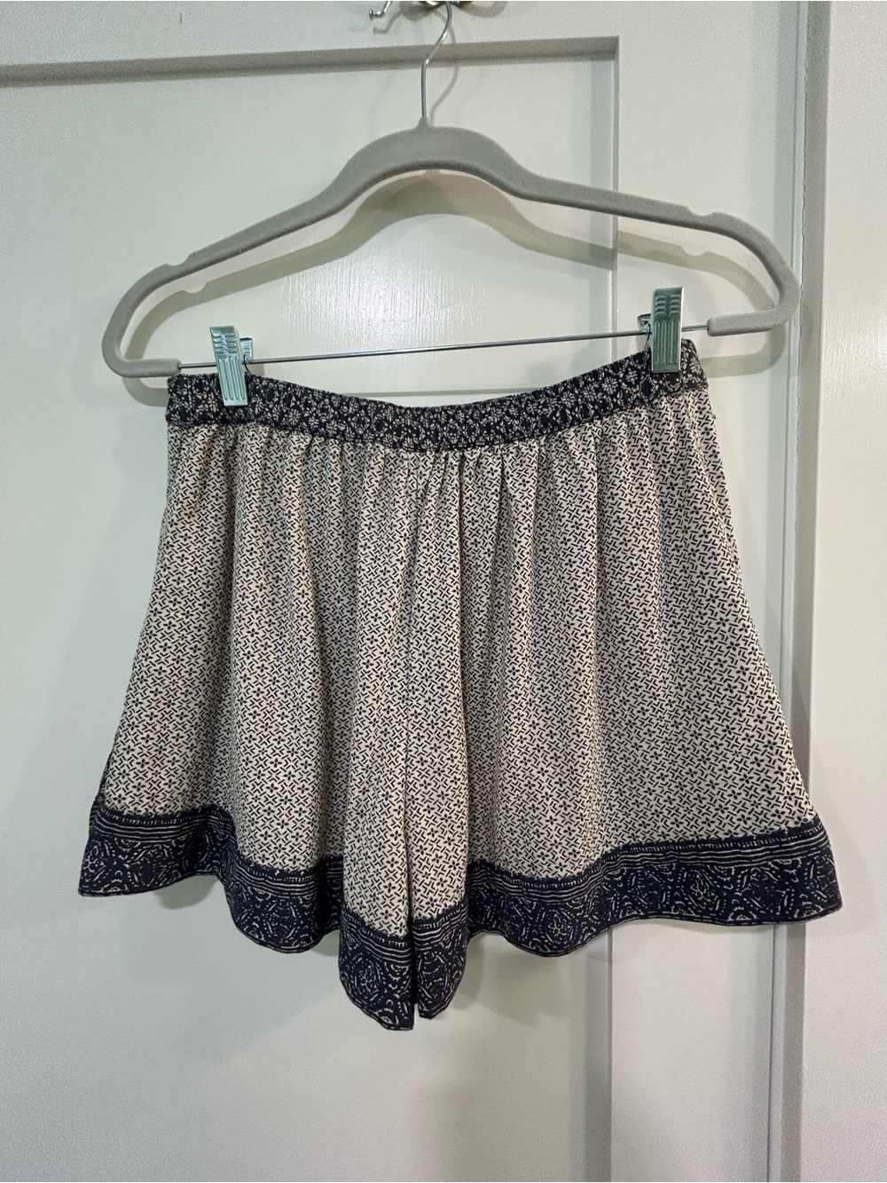 American Eagle Printed Shorts Size Medium